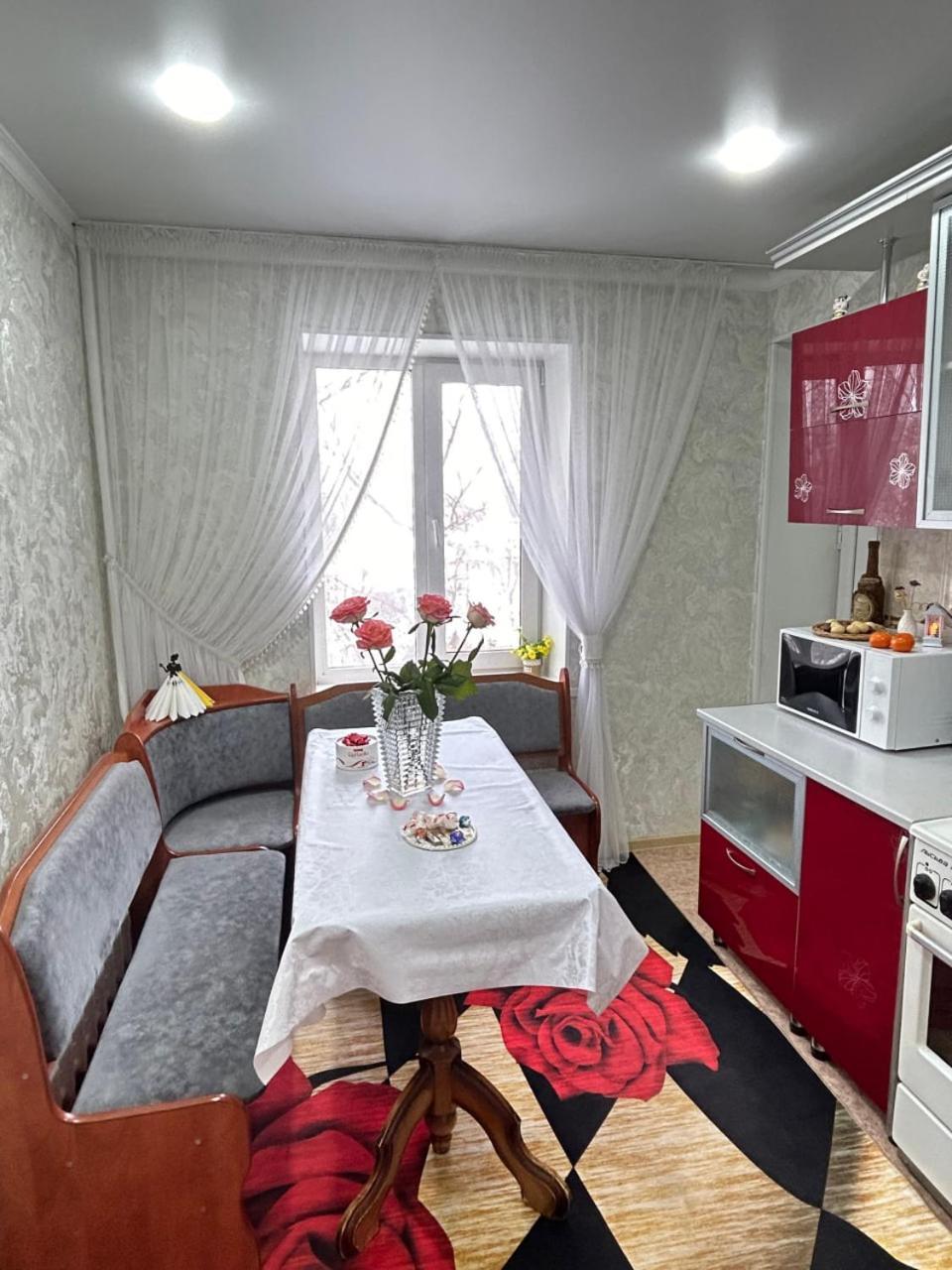 1-комнатные на улице естая, дом 89 напротив тд артур Apartment *